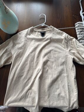 H&M Men's Short Sleeve Crewneck Tee in Cream